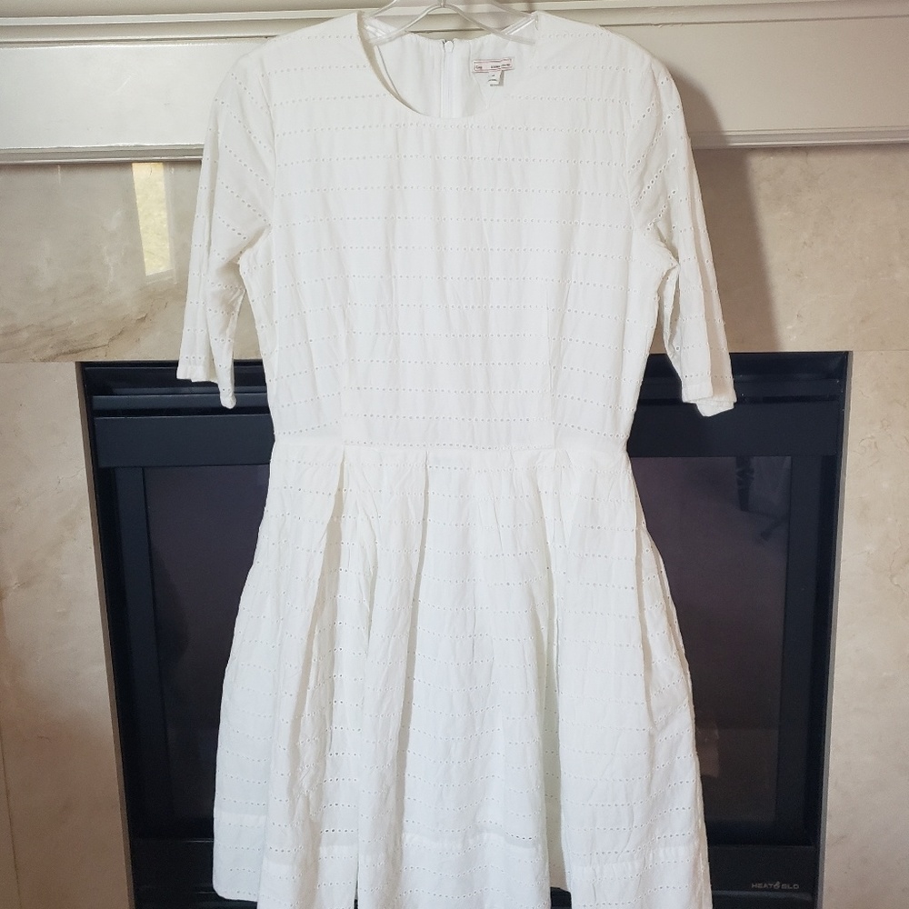 NWT white eyelet dress with pockets from the Gap